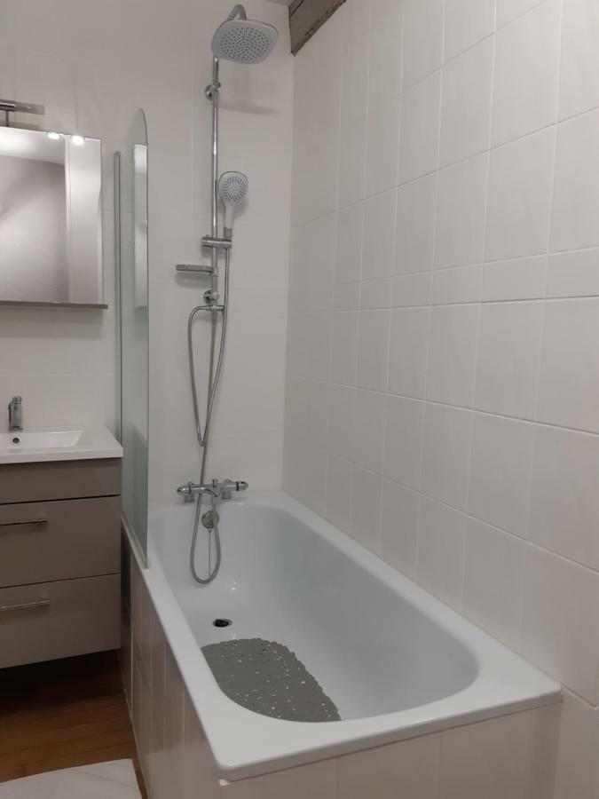 Le Vaillant, Appartement T2, Proche Gare, Hyper-Centre Et Marais, 1 A 2 Personnes, Wifi Bourges Luaran gambar